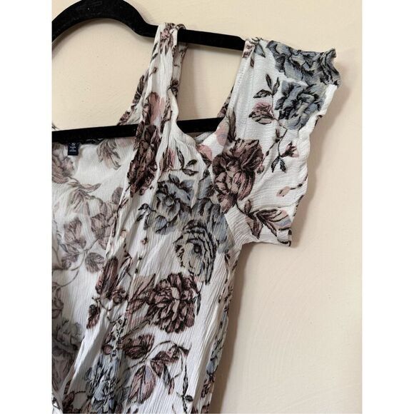 One Clothing White and Floral Print Shorts Romper with Peek-a-Boo Cap Sleeves Si - Picture 3 of 6